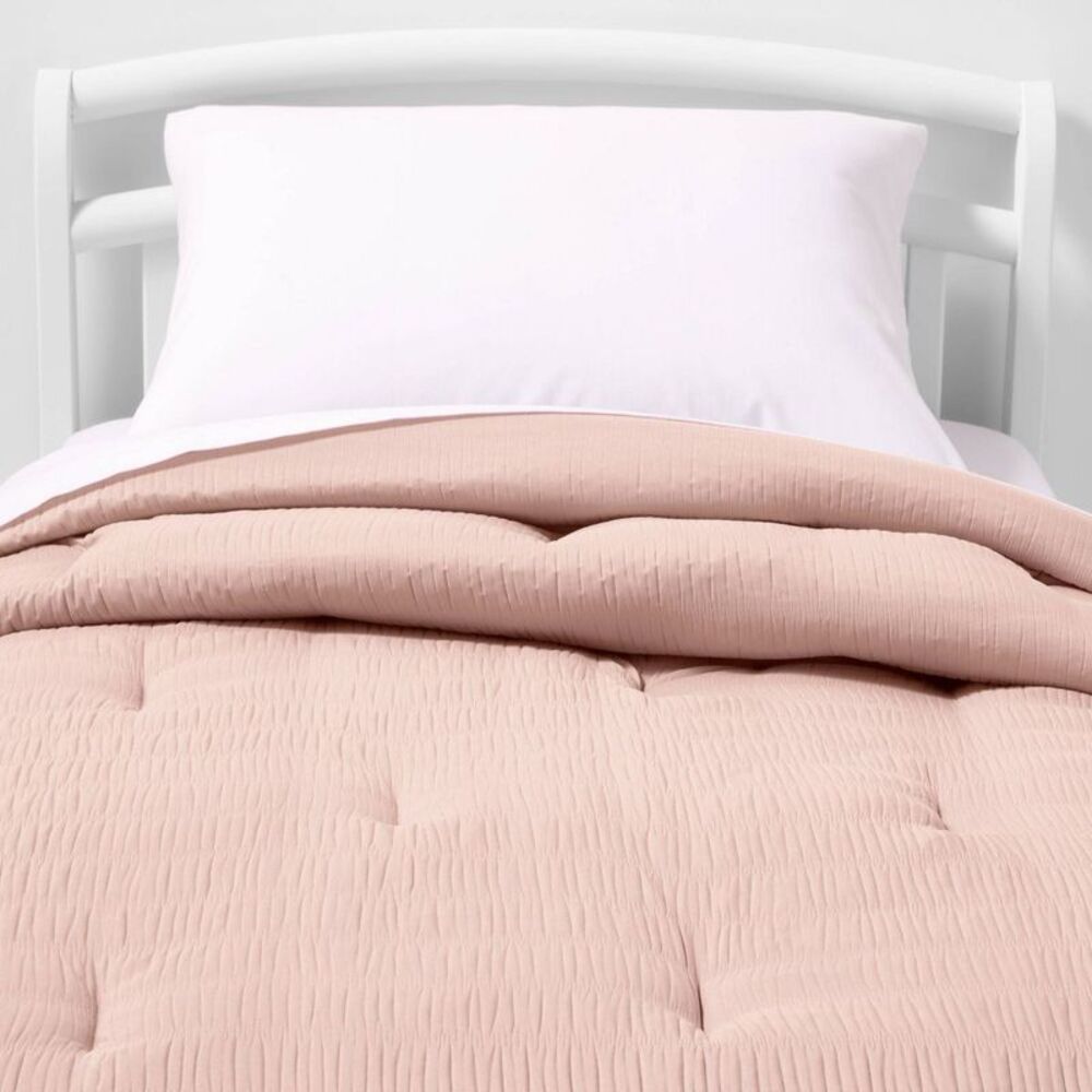 Toddler Seersucker Kids' Comforter Pink - Pillowfort